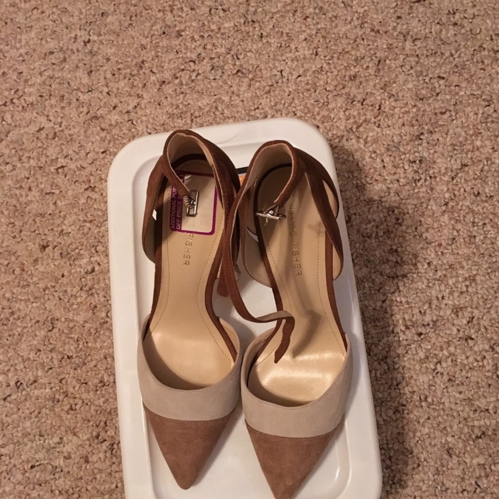MARC FISHER MEDIUM BROWN SUEDE TWO TONE PUMPS